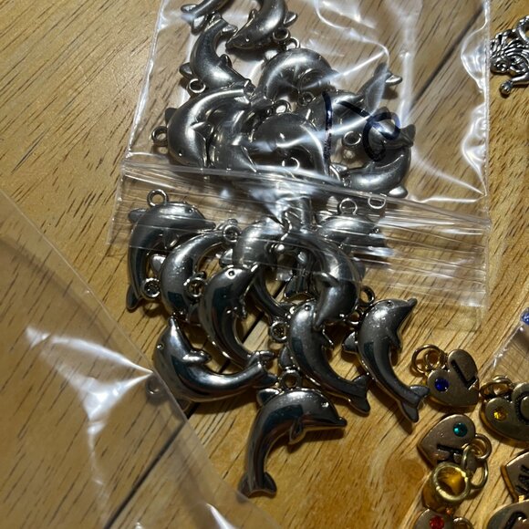 Charms and Gift Bags Lot - Over 800 Pieces - Picture 3 of 15